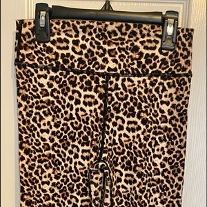 Leopard Zyia scrunch leggings